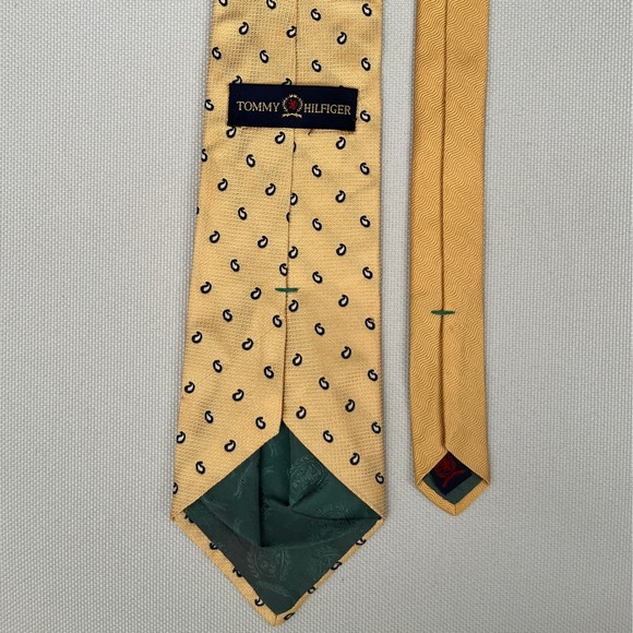 Tommy Hilfiger Men's Yellow Paisley Silk Necktie - Picture 2 of 3